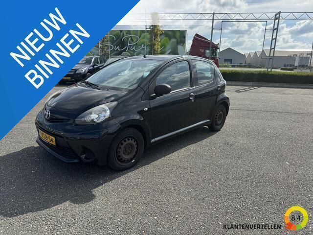 Zwart Gebruikt 2014 Toyota Aygo Hatchback | € 3.950 - Afbeelding 1/4