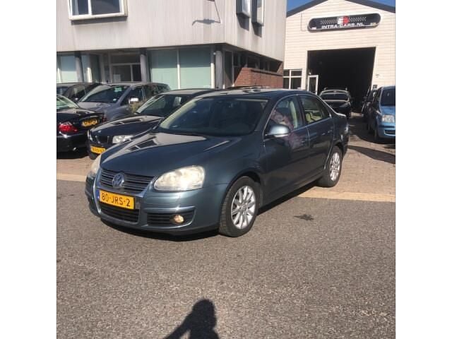 Groen Gebruikt 2009 VW Jetta Comfortline Sedan | € 1.995 (Eerlijke prijs) - Afbeelding 1/4