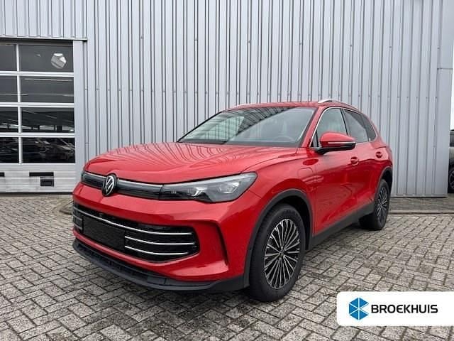 Rood Gebruikt 2025 VW Tiguan Elegance SUV | € 51.895 (Super prijs) - Afbeelding 1/4