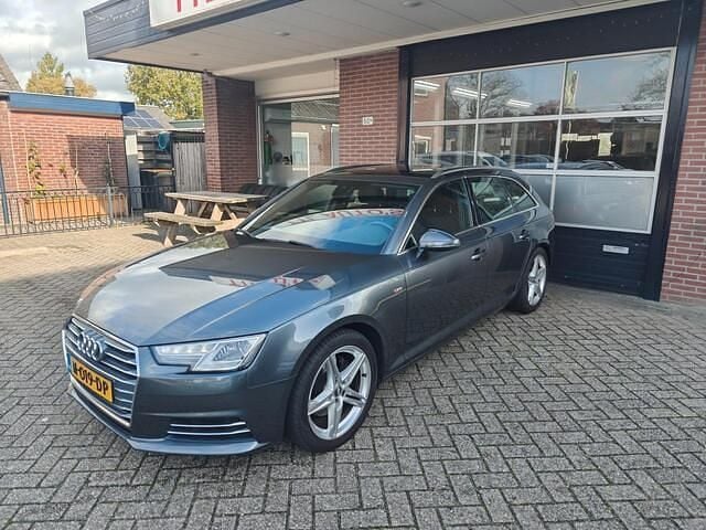 Grijs Gebruikt 2017 Audi A4 Sport Stationwagen | € 14.950 (Goede deal) - Afbeelding 1/4