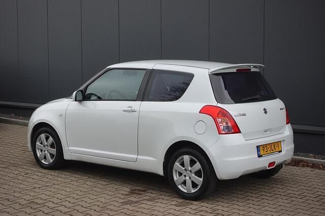Occasion Suzuki Swift 93 PK (68 kW) 2009 Wit (metallic) Hatchback