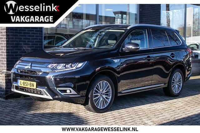 Zwart Occasion 2021 Mitsubishi Outlander Intense SUV | € 21.900 (Eerlijke prijs) - Afbeelding 1/4