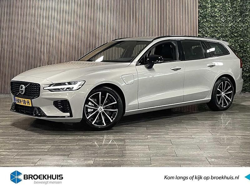 Grijs Gebruikt 2025 Volvo V60 Plus Stationwagen | € 50.500 (Duur) - Afbeelding 1/4