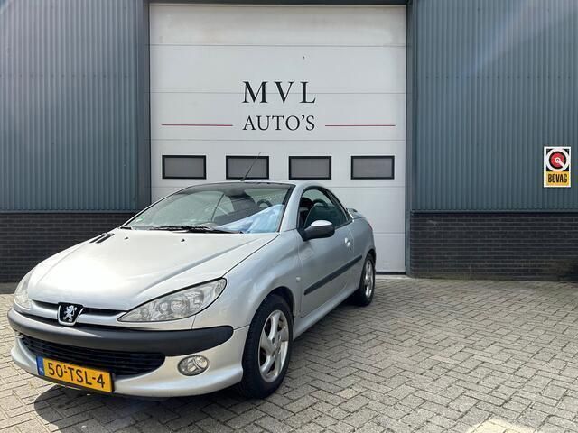 Grijs Gebruikt 2003 Peugeot 206 CC Premium Cabriolet | € 990 (Goede deal) - Afbeelding 1/4