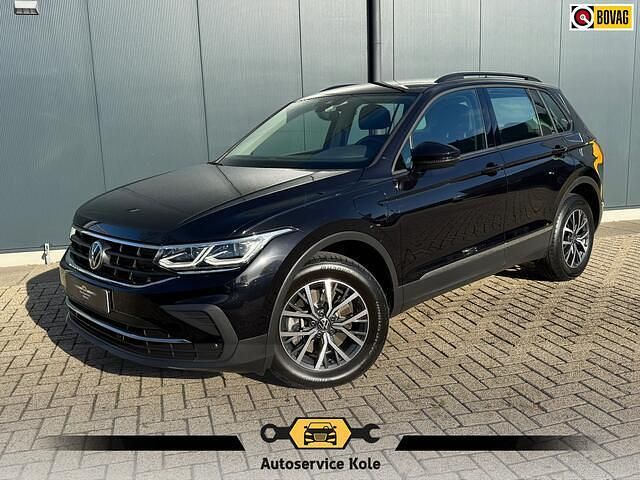 Zwart Gebruikt 2021 VW Tiguan Life SUV | € 25.940 (Super prijs) - Afbeelding 1/4