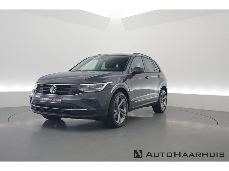 Grijs Gebruikt 2021 VW Tiguan Business+ SUV | € 32.750 (Super prijs) - Afbeelding 1/3