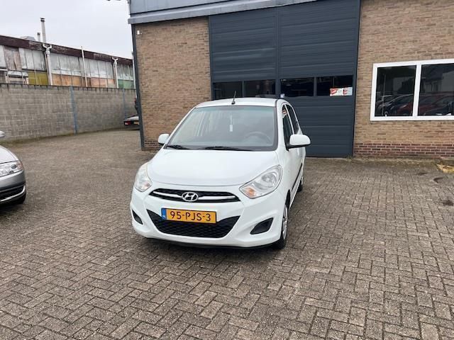 Wit Gebruikt 2011 Hyundai i10 Hatchback | € 2.290 (Eerlijke prijs) - Afbeelding 1/4