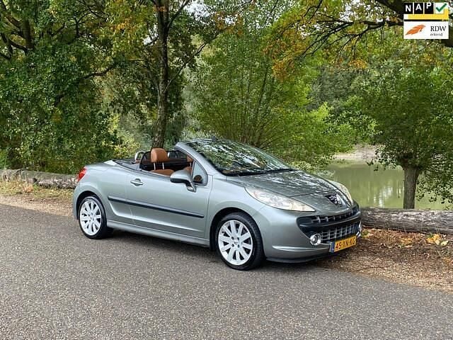 Grijs Gebruikt 2007 Peugeot 207 CC Cabriolet | € 3.975 (Eerlijke prijs) - Afbeelding 1/4