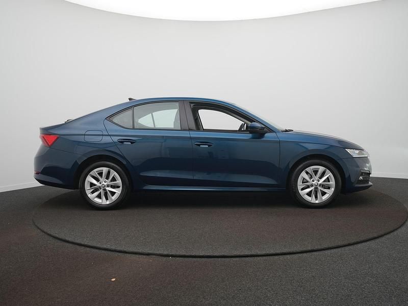 Occasion Skoda Octavia Business Line 204 PK (150 kW) 2022 Blauw Hatchback