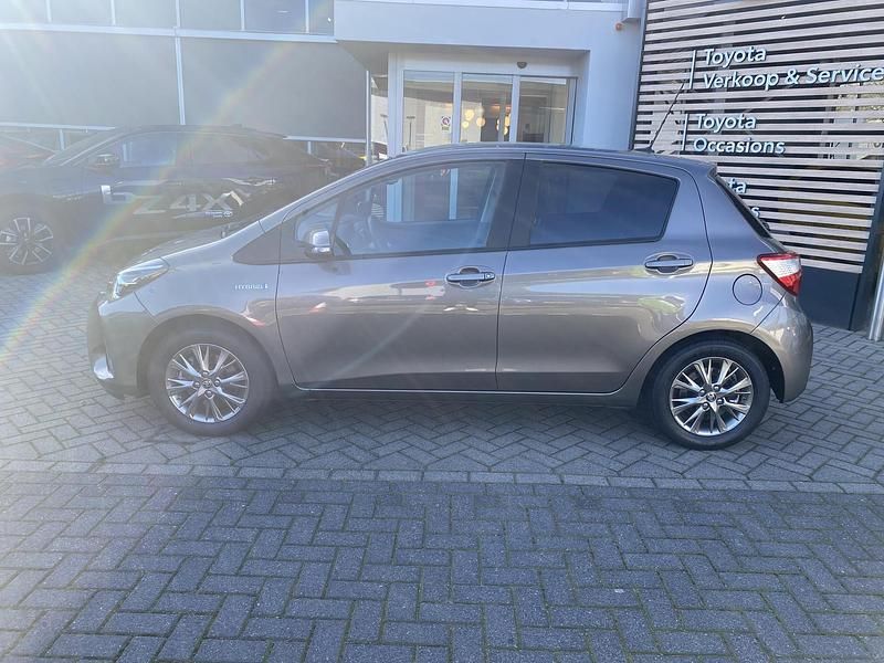 Occasion Toyota Yaris Hybrid 101 PK (74 kW) 2019 Grijs Hatchback