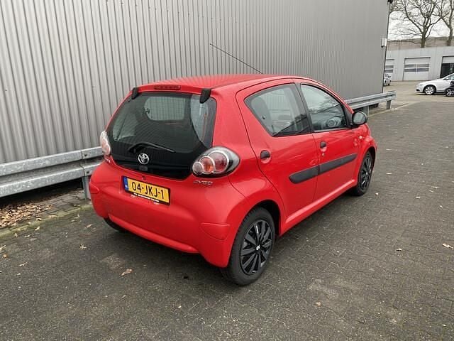Occasion Toyota Aygo 68 PK (50 kW) 2009 Rood Hatchback