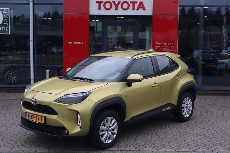Geel Gebruikt 2024 Toyota Yaris Cross SUV | € 27.900 (Eerlijke prijs) - Afbeelding 1/4