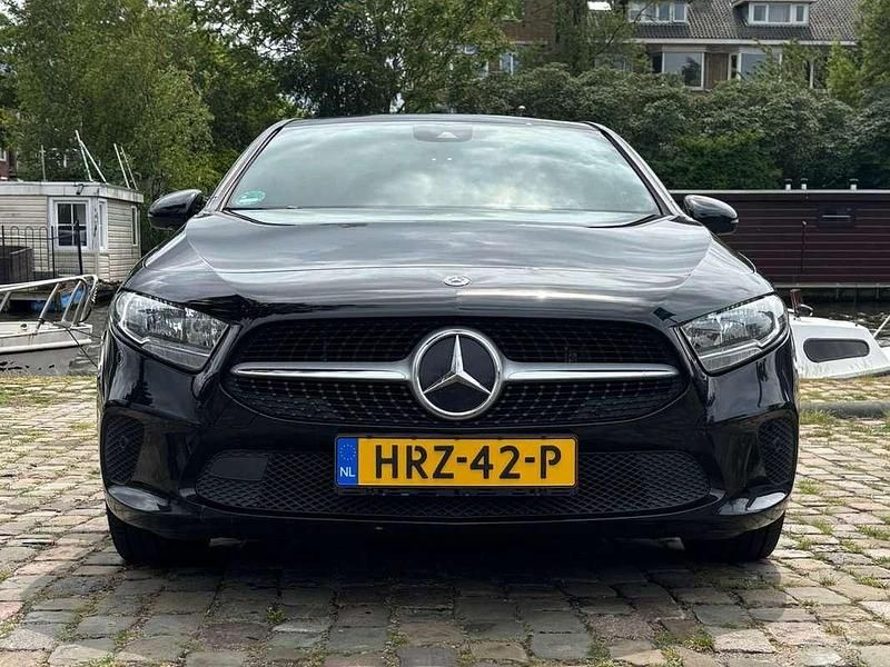 Zwart Gebruikt 2020 Mercedes E250 Stationwagen | € 20.449 (Eerlijke prijs) - Afbeelding 1/4
