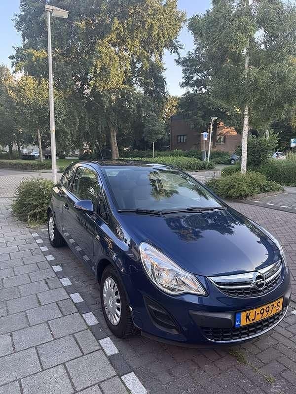 Gebruikt 2011 Opel Corsa Color Edition Sedan | € 6.250 (Eerlijke prijs) - Afbeelding 1/4