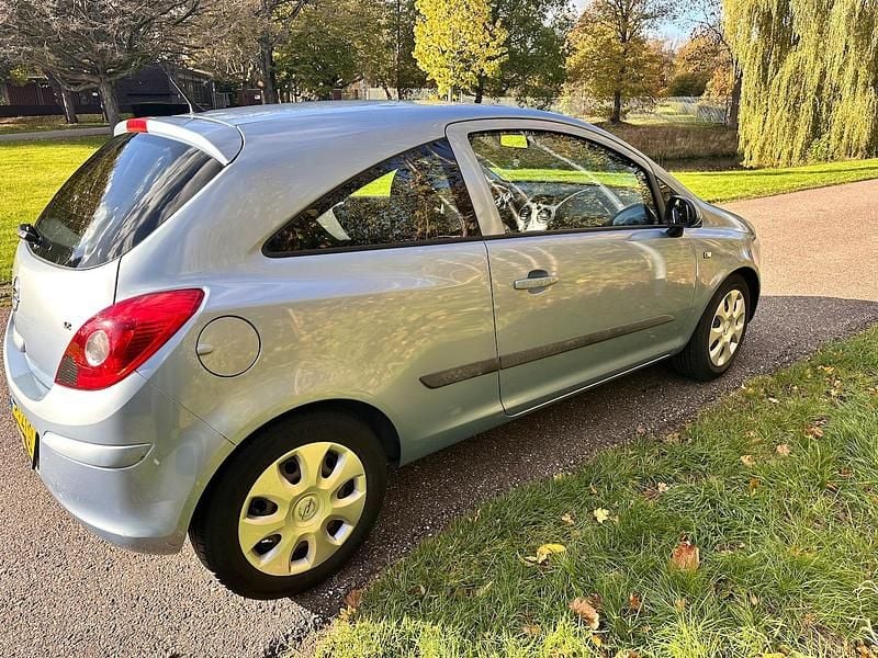 Blauw (metallic) Gebruikt 2008 Opel Corsa Enjoy Hatchback | € 1.700 (Super prijs) - Afbeelding 1/4