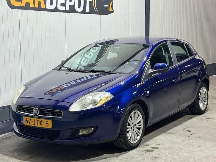 Blauw Gebruikt 2009 Fiat Bravo Hatchback | € 2.498 (Eerlijke prijs) - Afbeelding 1/4