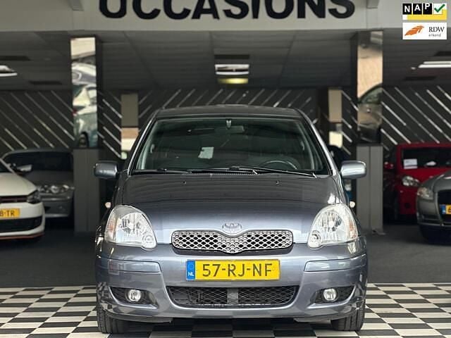 Blauw Gebruikt 2005 Toyota Yaris Hatchback | € 1.999 (Eerlijke prijs) - Afbeelding 1/4