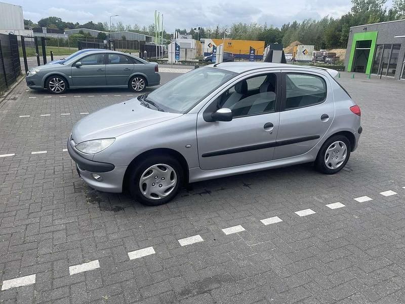 Grijs Gebruikt 2000 Peugeot 206 Hatchback | € 2.000 (Eerlijke prijs) - Afbeelding 1/4