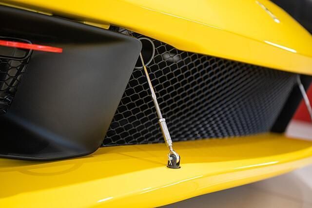 Nieuw Ferrari 296 699 PK (514 kW) 2026 Geel Coupé