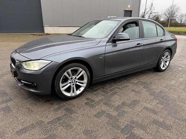 Grijs (metallic) Occasion 2013 BMW 316 Executive Sedan | € 6.400 (Super prijs) - Afbeelding 1/4