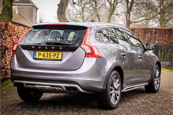 Occasion Volvo V60 CC Summum 245 PK (180 kW) 2016 Grijs (metallic) Stationwagen