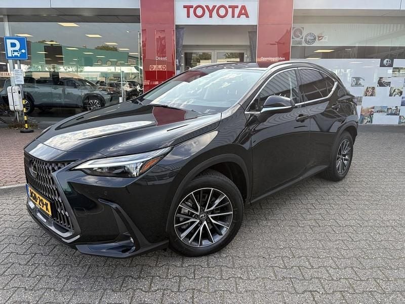 Zwart Gebruikt 2025 Lexus NX450h+ Luxury Line SUV | € 56.995 (Eerlijke prijs) - Afbeelding 1/4