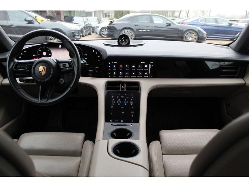 Bruin Gebruikt 2021 Porsche Taycan Cross Turismo Sedan | € 53.950 (Eerlijke prijs) - Afbeelding 1/3