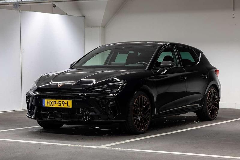 Zwart Gebruikt 2025 Cupra Leon VZ Hatchback | € 54.990 - Afbeelding 1/4