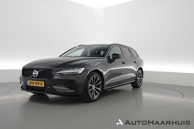 Grijs Occasion 2025 Volvo V60 Plus Stationwagen | € 41.900 (Eerlijke prijs) - Afbeelding 1/3