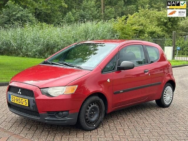 Rood Gebruikt 2009 Mitsubishi Colt Inform Hatchback | € 1.799 (Goede deal) - Afbeelding 1/4