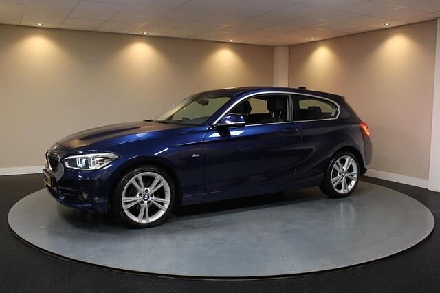 Blauw Gebruikt 2016 BMW 118 Executive Hatchback | € 13.440 (Eerlijke prijs) - Afbeelding 1/4
