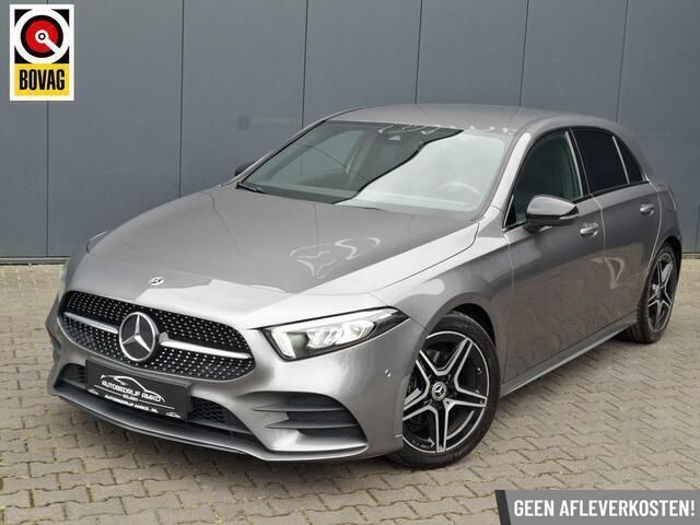 Grijs Gebruikt 2022 Mercedes A180 AMG line Hatchback | € 26.950 (Eerlijke prijs) - Afbeelding 1/4