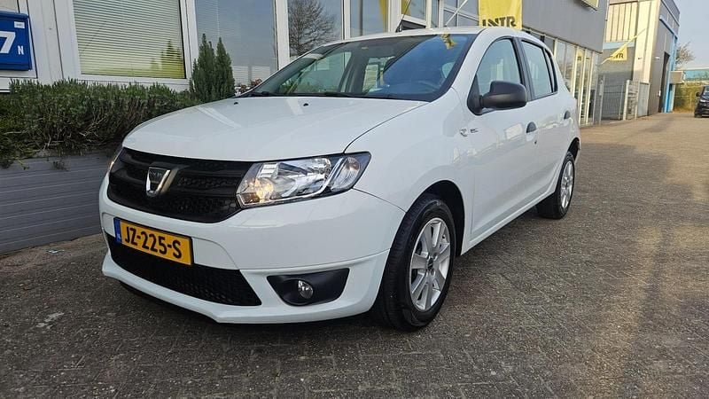 Wit Gebruikt 2016 Dacia Sandero Lauréate Hatchback | € 3.950 (Goede deal) - Afbeelding 1/4