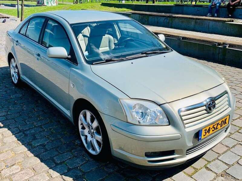 Beige Gebruikt 2006 Toyota Avensis Executive Sedan | € 6.400 (Duur) - Afbeelding 1/4