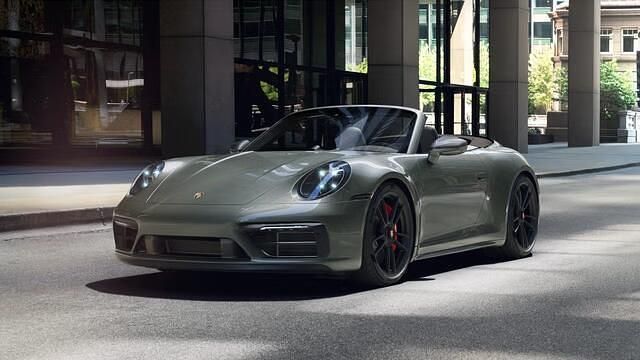 Groen (metallic) Occasion 2023 Porsche 911 Carrera 4 GTS Cabriolet | € 204.900 - Afbeelding 1/4