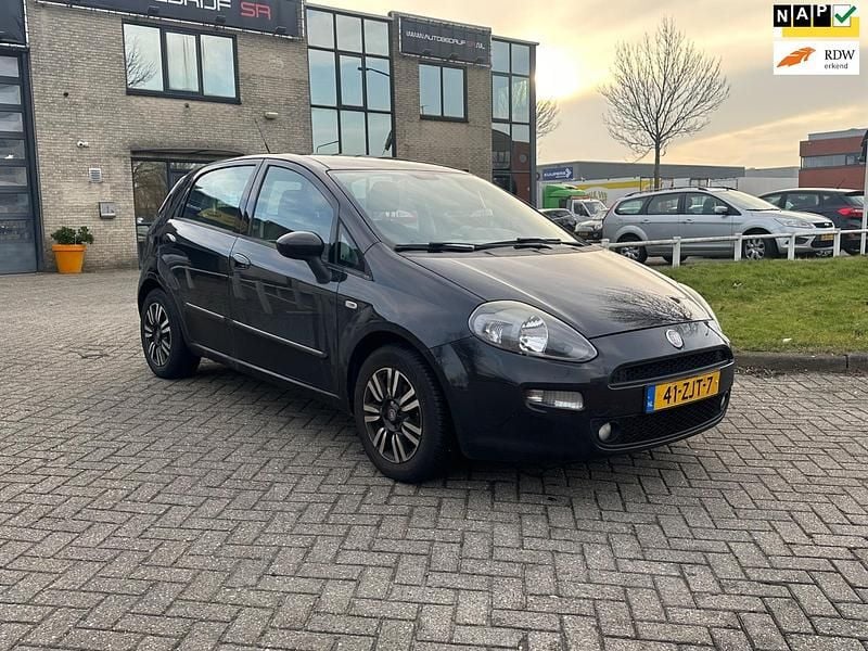 Zwart Occasion 2012 Fiat Punto Easy Hatchback | € 2.950 (Goede deal) - Afbeelding 1/4