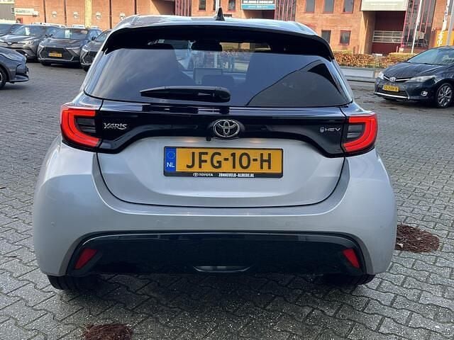 Occasion Toyota Yaris Executive 131 PK (96 kW) 2025 Grijs Hatchback