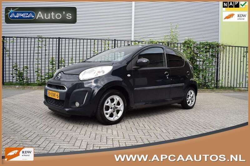Zwart, metallic lak Gebruikt 2012 Citroën C1 First Hatchback | € 3.445 (Eerlijke prijs) - Afbeelding 1/4