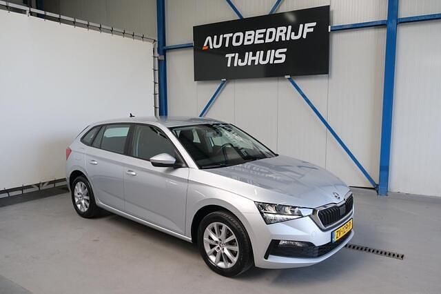 Grijs Gebruikt 2019 Skoda Scala Ambition Hatchback | € 12.950 (Eerlijke prijs) - Afbeelding 1/4