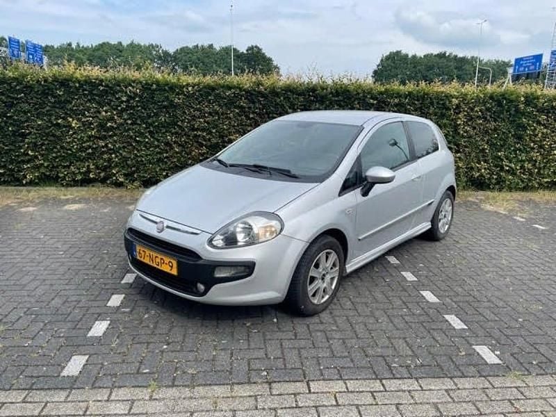 Grijs Gebruikt 2010 Fiat Punto Evo Hatchback | € 3.295 (Duur) - Afbeelding 1/4