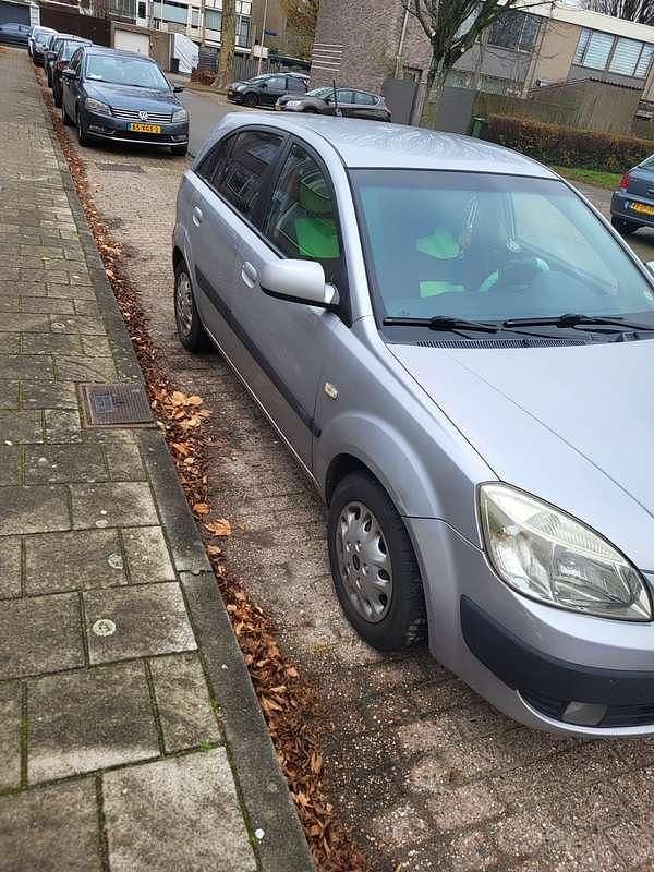 Occasion Kia Rio 97 PK (71 kW) 2007 Grijs MPV