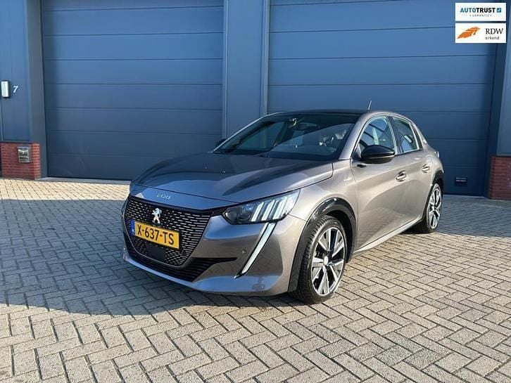 Grijs (metallic) Occasion 2021 Peugeot 208 GT Hatchback | € 15.495 (Goede deal) - Afbeelding 1/4