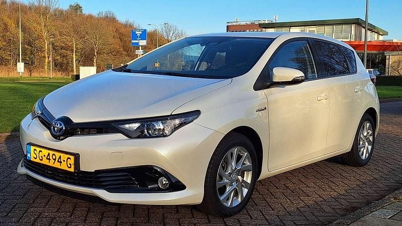 Wit Gebruikt 2018 Toyota Auris Hybrid Hatchback | € 16.850 (Eerlijke prijs) - Afbeelding 1/4