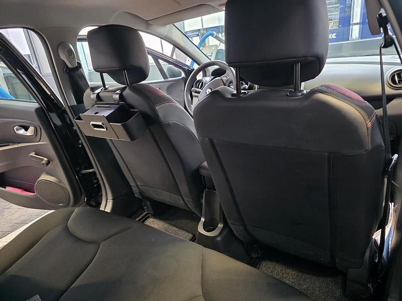 Zwart Occasion 2015 Renault Clio IV Authentique Hatchback | € 6.500 (Eerlijke prijs) - Afbeelding 1/4