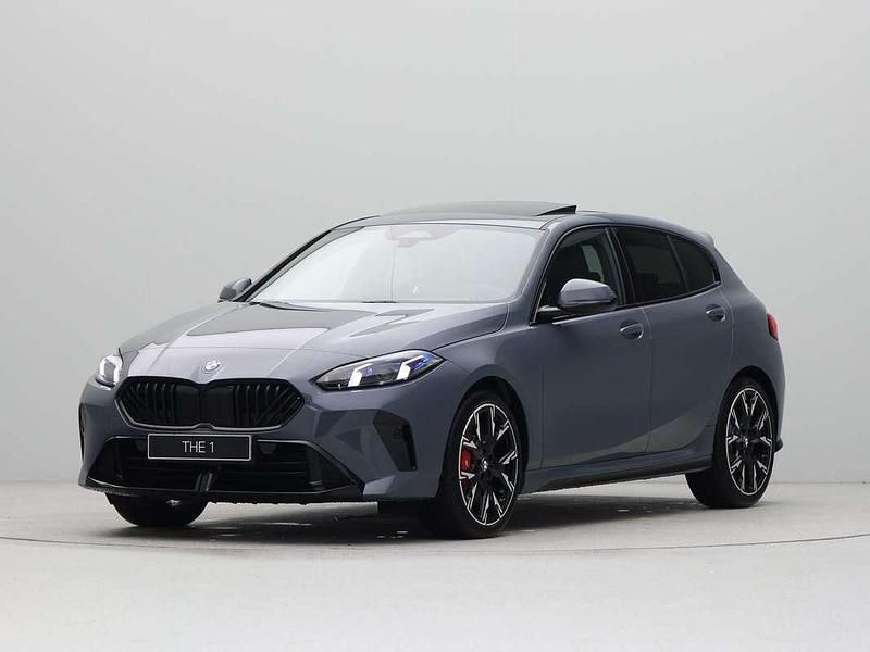 Grijs Nieuw 2025 BMW 120 Comfort Edition Hatchback | € 56.240 (Eerlijke prijs) - Afbeelding 1/4