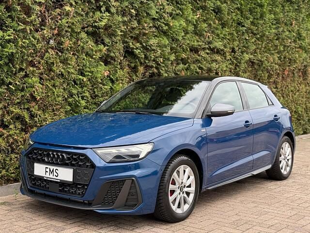 Blauw Occasion 2023 Audi A1 Sportback S-Line Hatchback | € 35.890 (Iets duurder) - Afbeelding 1/4