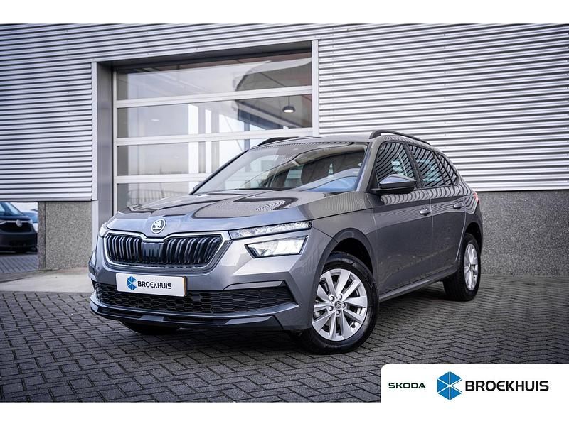 Grijs (metallic) Gebruikt 2023 Skoda Kamiq Ambition SUV | € 20.900 (Eerlijke prijs) - Afbeelding 1/4