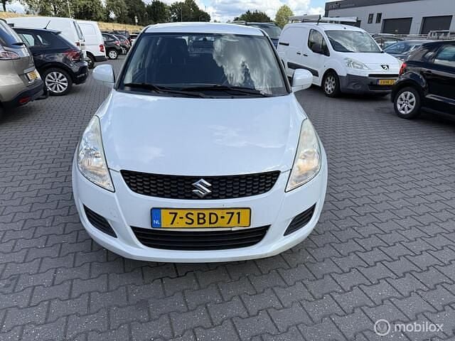 Wit Gebruikt 2013 Suzuki Swift Hatchback | € 2.850 (Super prijs) - Afbeelding 1/4