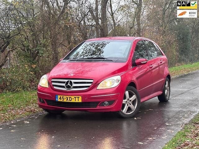 Rood Gebruikt 2007 Mercedes B170 MPV | € 1.450 (Super prijs) - Afbeelding 1/4