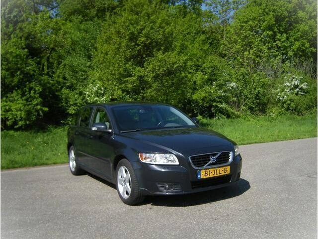 Grijs Gebruikt 2009 Volvo V50 Stationwagen | € 5.450 (Iets duurder) - Afbeelding 1/4